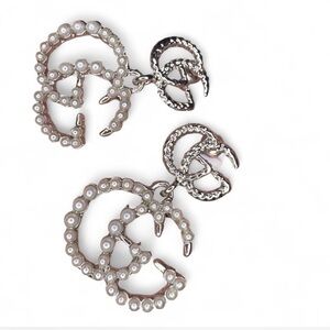 Gg logo Elegant Silver and Pearl Earrings